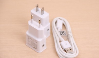 【批發(fā)三星note2 充電器帶數(shù)據(jù)線 超原裝品質(zhì) 歐規(guī)/美規(guī) usb快充】價(jià)格,廠家,圖片,手機(jī)充電器,中山市東鳳鎮(zhèn)躍恒電子廠-